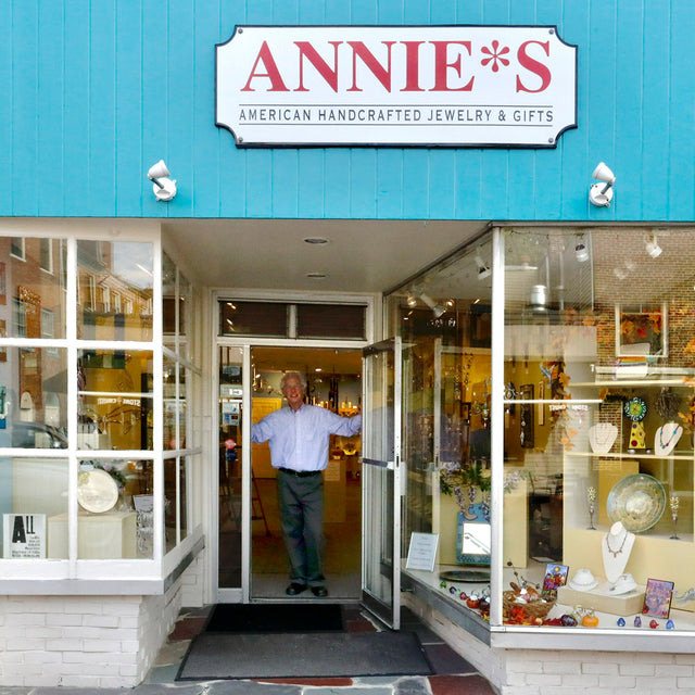 Annie's  Stop & Shop